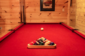 Off The Clock - 5BR Mountain Retreat w/ Jacuzzi, Games & Hot Tub, Sevierville